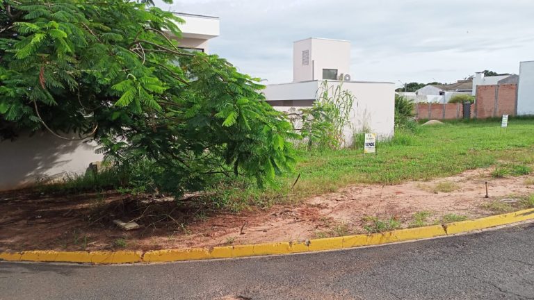 TERRENO À VENDA