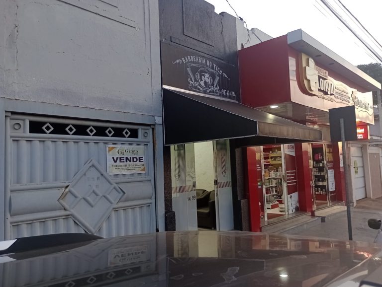 Venda de Prédio Comercial, mais casa residencial no fundo Venda de Prédio Comercial, mais casa residencial no fundo